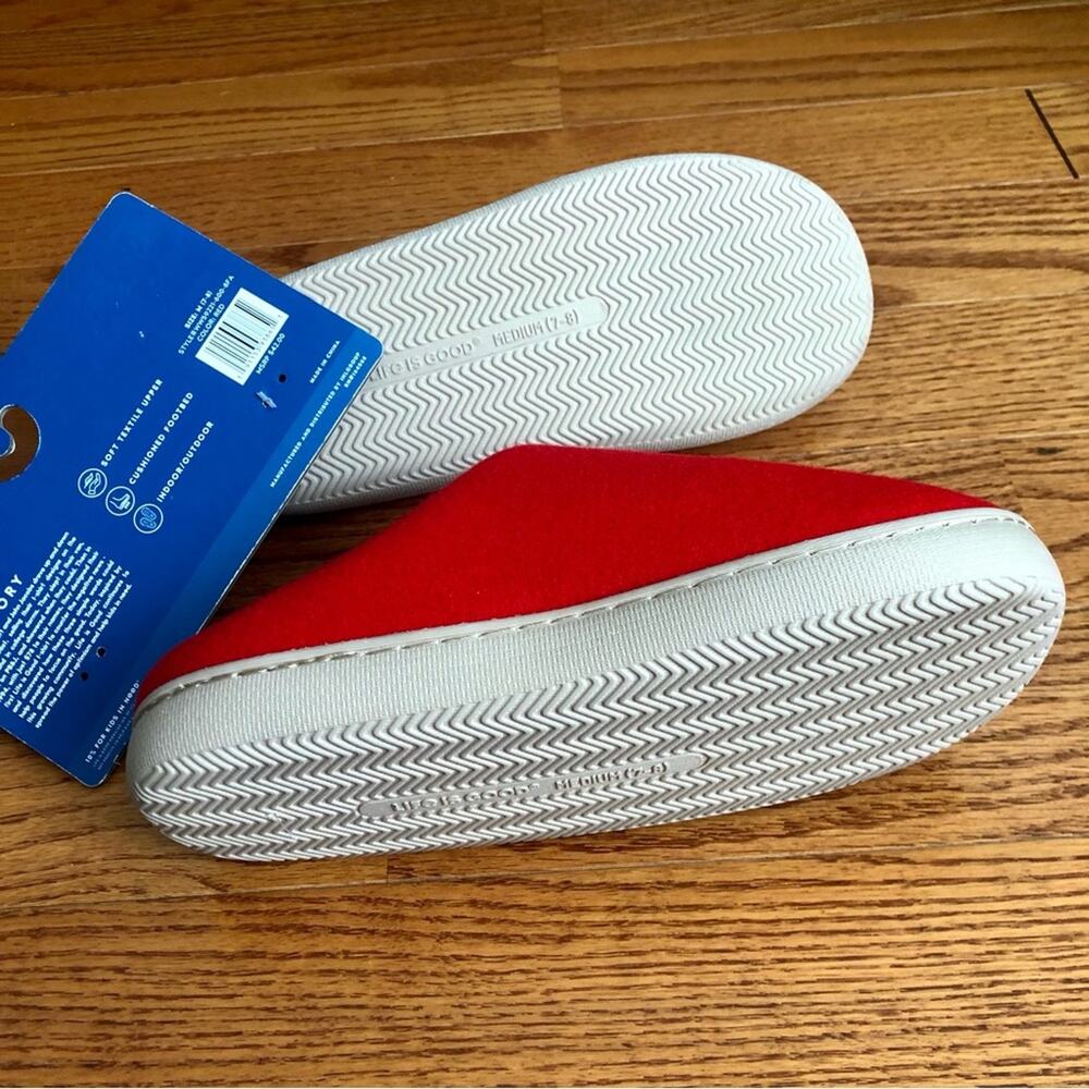 Life Is Good Red Slippers Festive Dog Cat Peace Design Women’s Size M (7-8) NWT - Picture 6 of 7